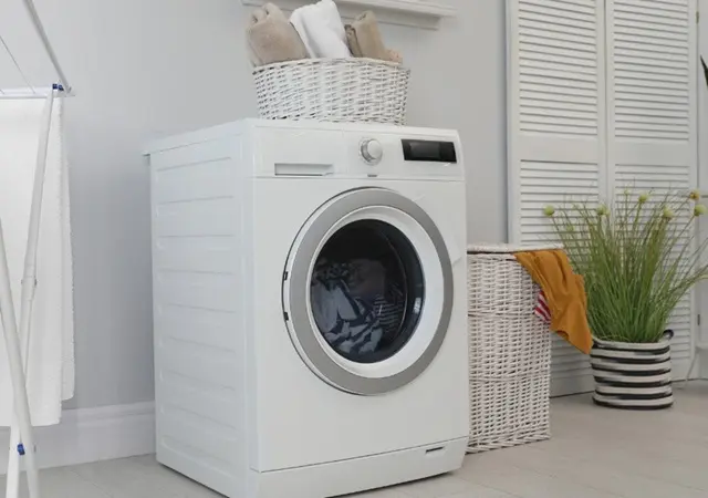 Поради з прання одягу: як правильно прати речі вдома