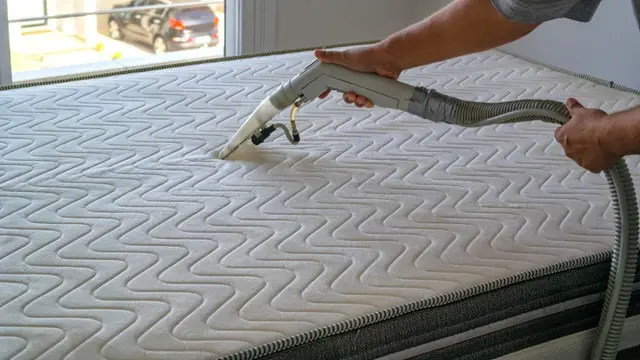 Хімчистка матраців — наша команда за роботою